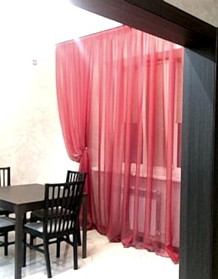 Тюль из бордовой органзы