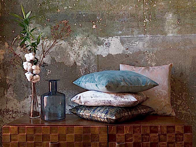 Подушки в подарок при заказе штор на сайте